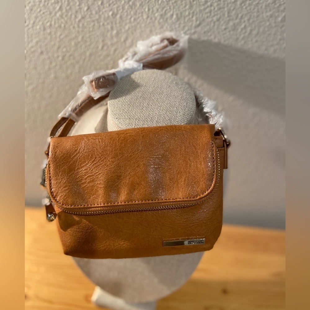 Kenneth Cole Reaction~NWT~Sweet~Faux Leather~Fold-Over Flap~Mini~Crossbody Bag - Picture 3 of 12
